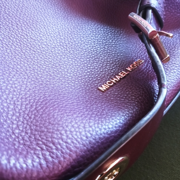 Micheal kors raven medium crossbody - Picture 8 of 10